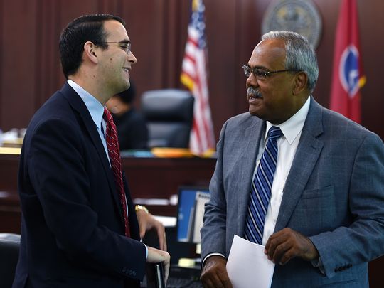 Nashville attorney Daniel Horwitz, left, and Davidson County Criminal Court Clerk Howard Gentry talk after a hearing where Horwitz presented a case for the mass expungement of 350,000 cases (involving 128,000 people). (Photo: Shelley Mays / The Tennessean)